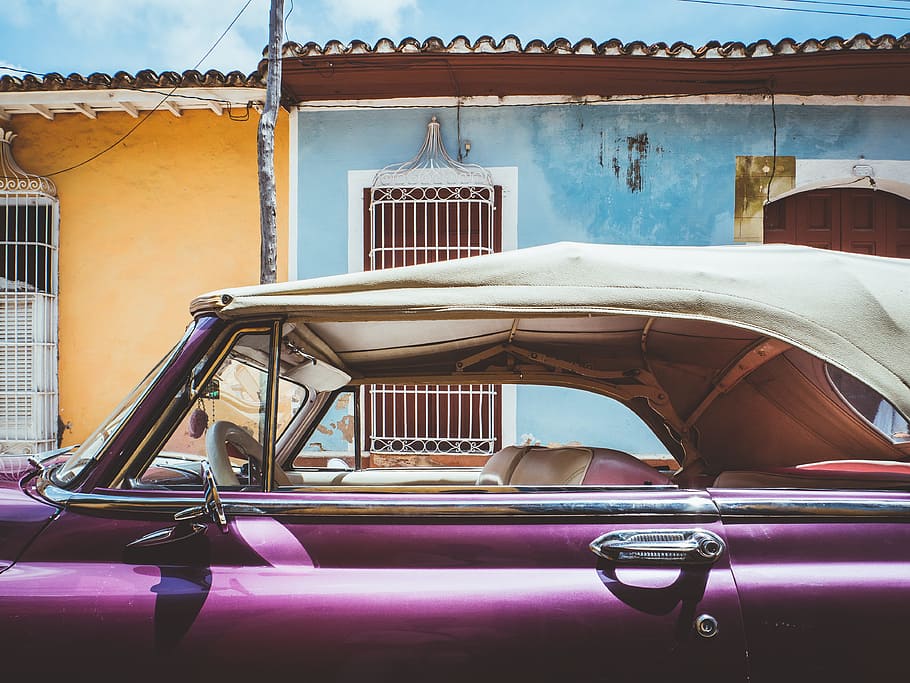 Purple Car Near Blue And Yellow Building, Cuba, Old - HD Wallpaper 