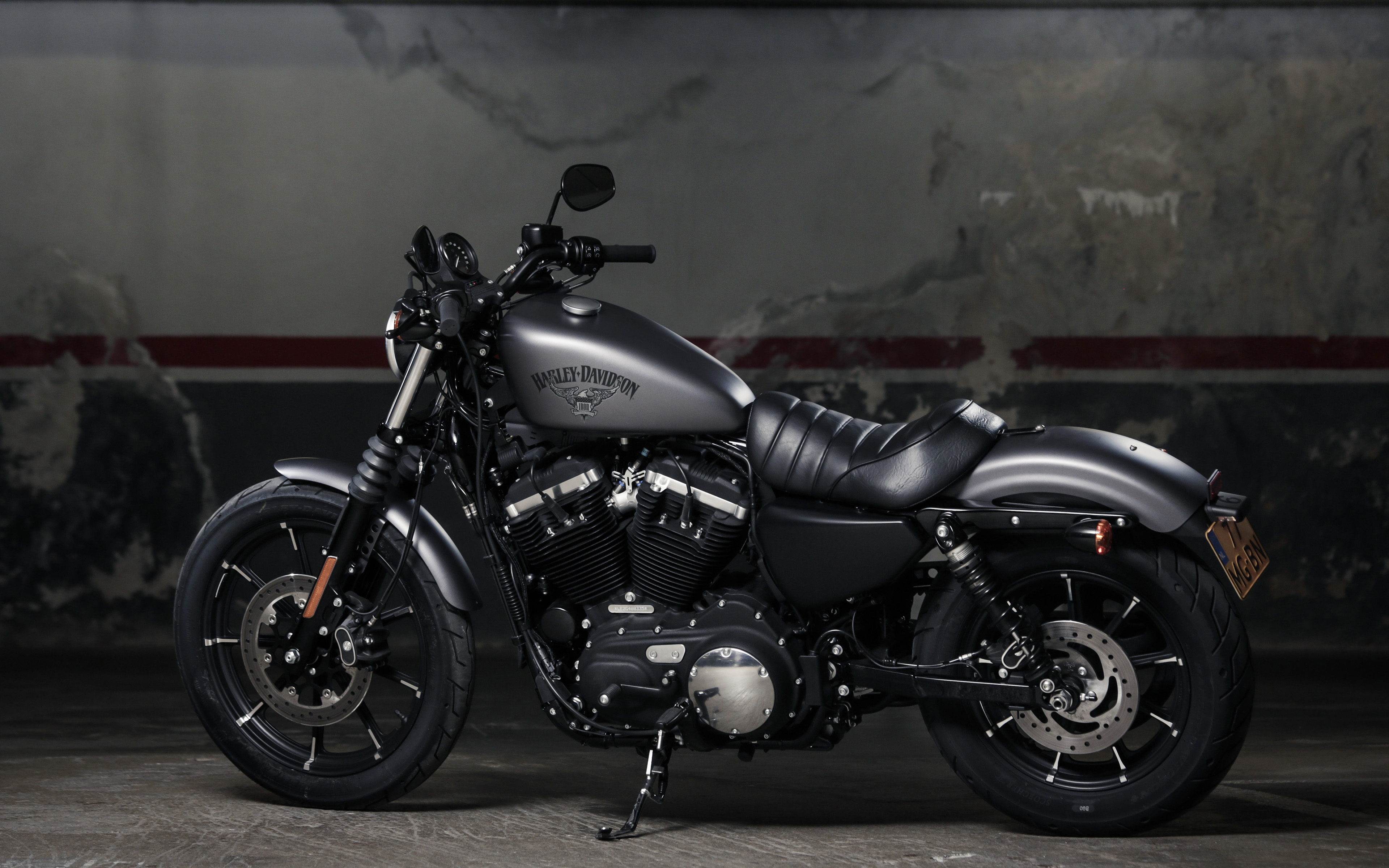 Harley Davidson Iron 883 2017 4k Luxury Black Motorcycle Black Harley Davidson Wallpaper Hd 3840x2400 Wallpaper Teahub Io