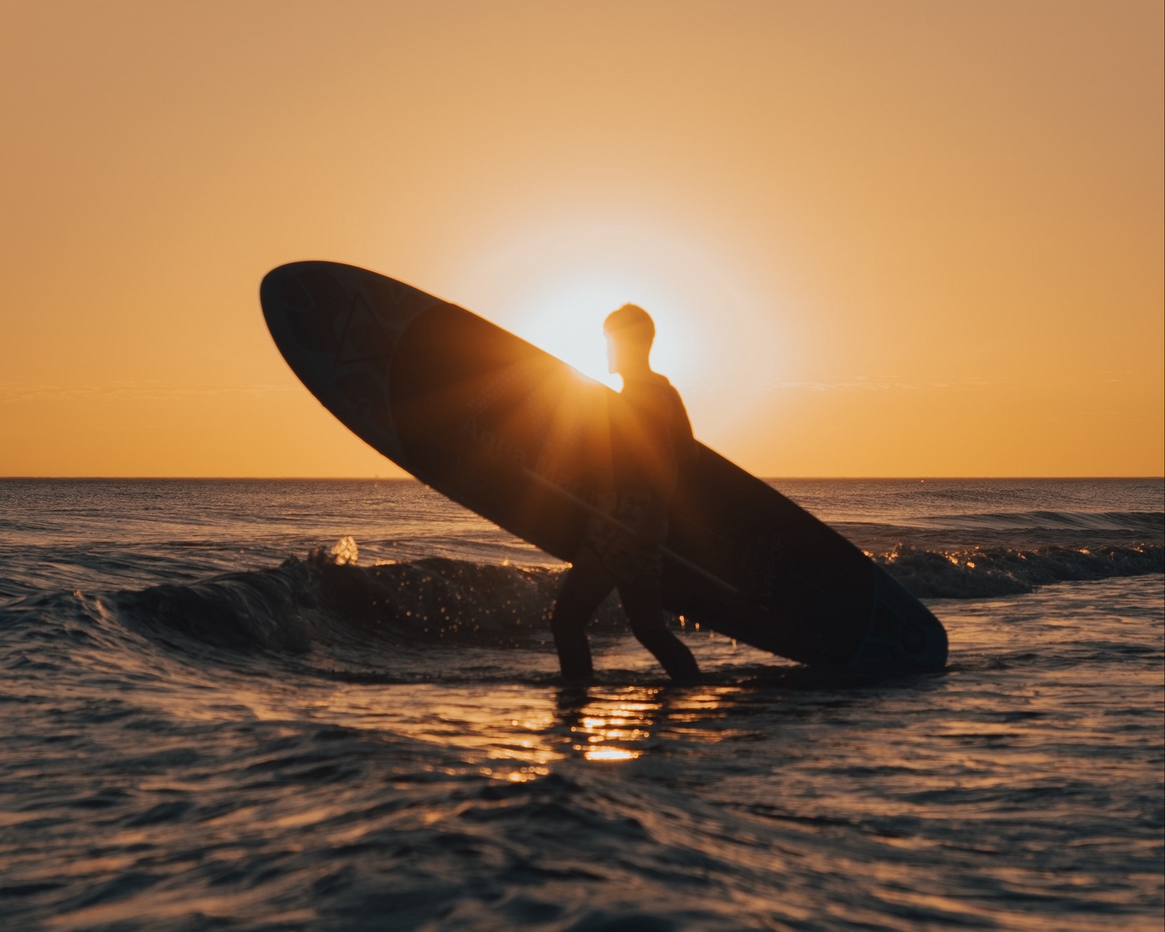 Wallpaper Surfing, Surfer, Silhouette, Sunset, Waves - Surfing - HD Wallpaper 