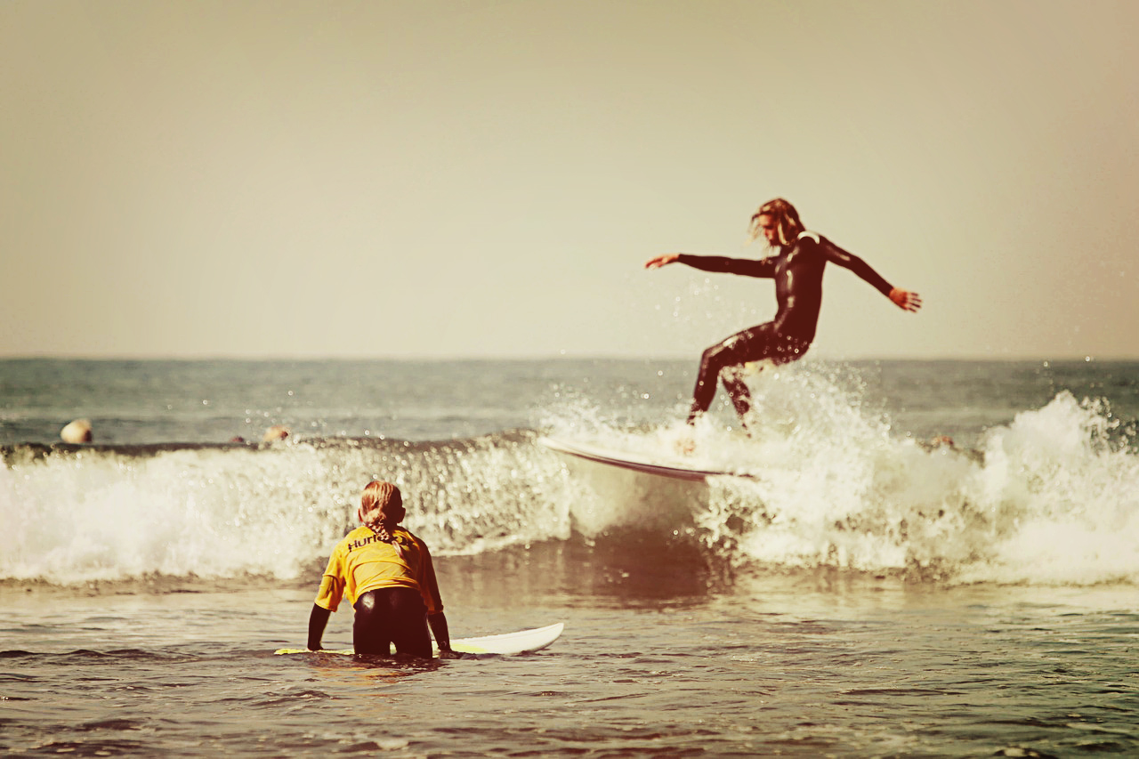 Surfing - HD Wallpaper 