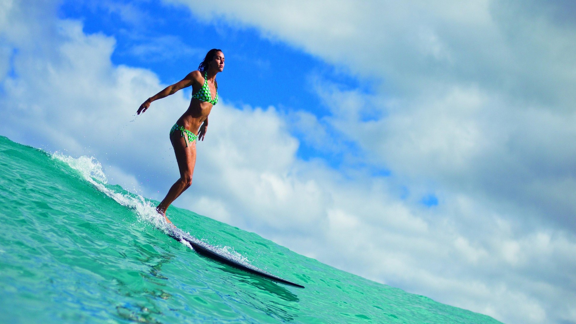 Surfing Girl Wallpaper Hd - HD Wallpaper 