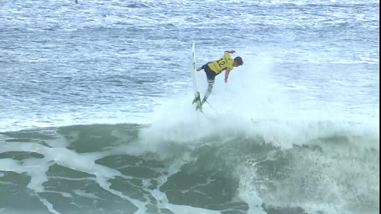 Surfing - HD Wallpaper 