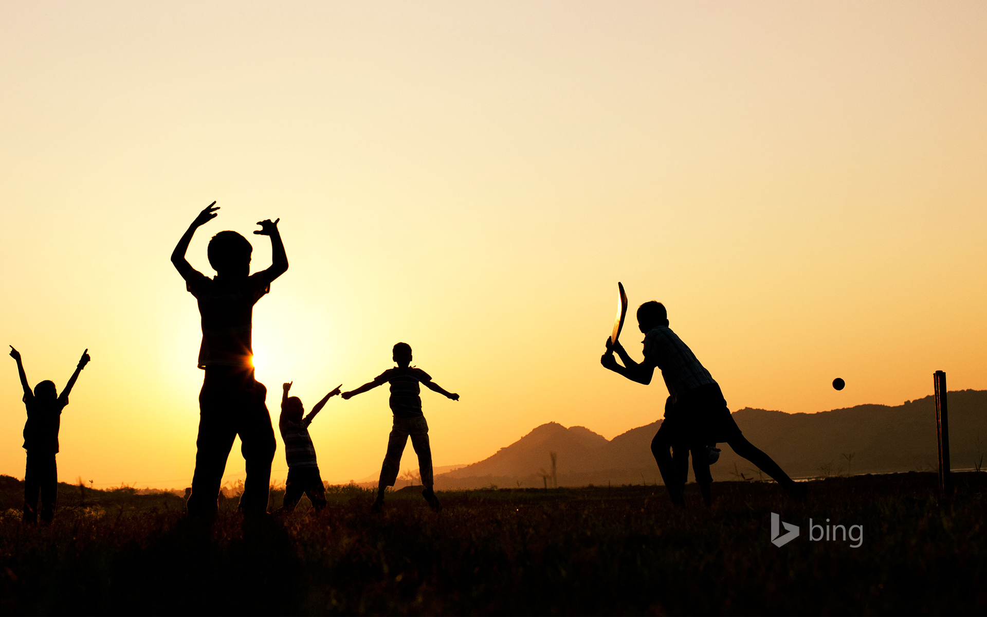 Silhouette Of Young Indian Boys Playing Cricket Wallpapers - Kids Playing Cricket - HD Wallpaper 