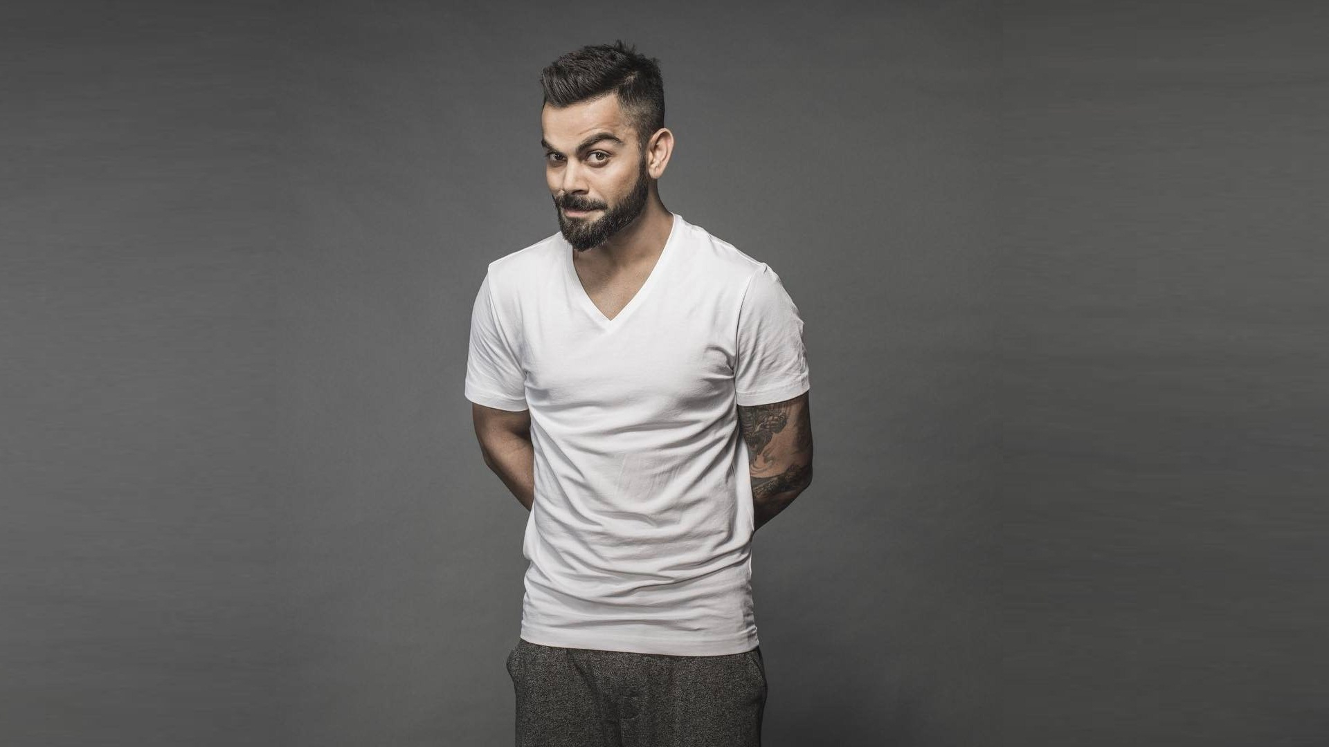 Virat Kohli Hd Wallpapers - Virat Kohli V Neck T Shirt - HD Wallpaper 