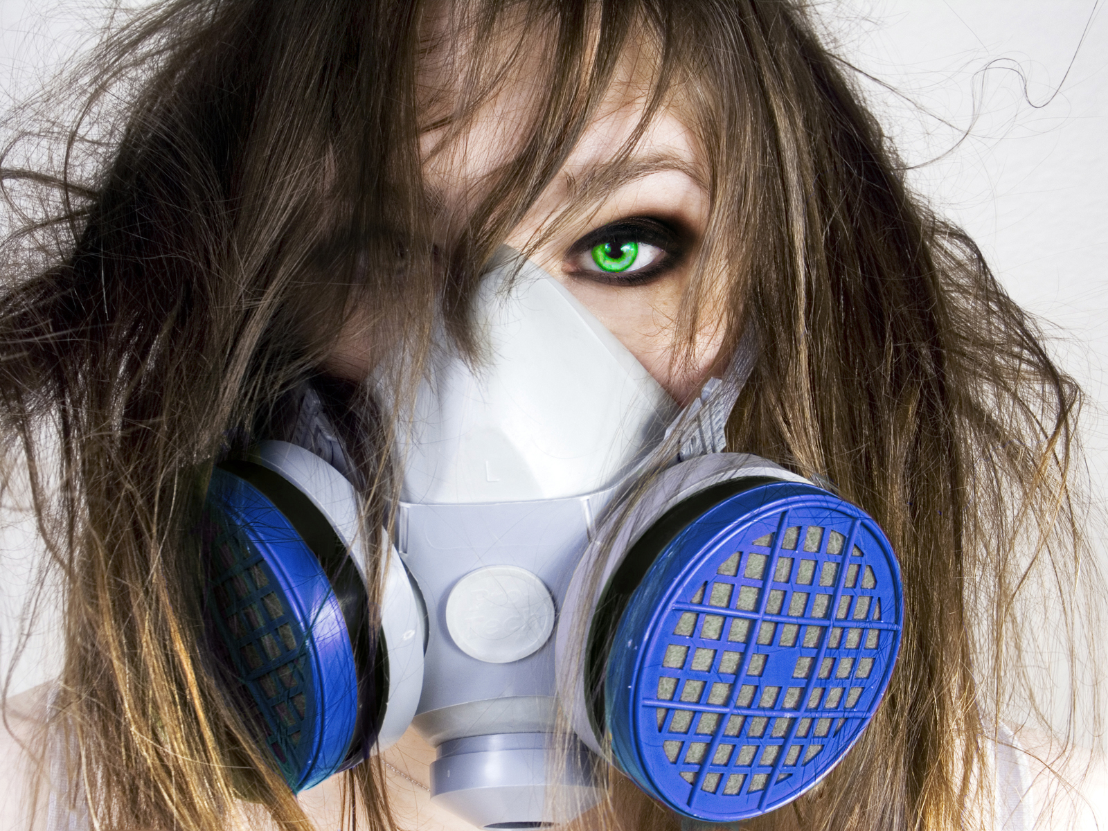 Girl With Green Eyes Gas Mask Aftermath Hd Wallpaper - Обои Для Пк Девушки - HD Wallpaper 