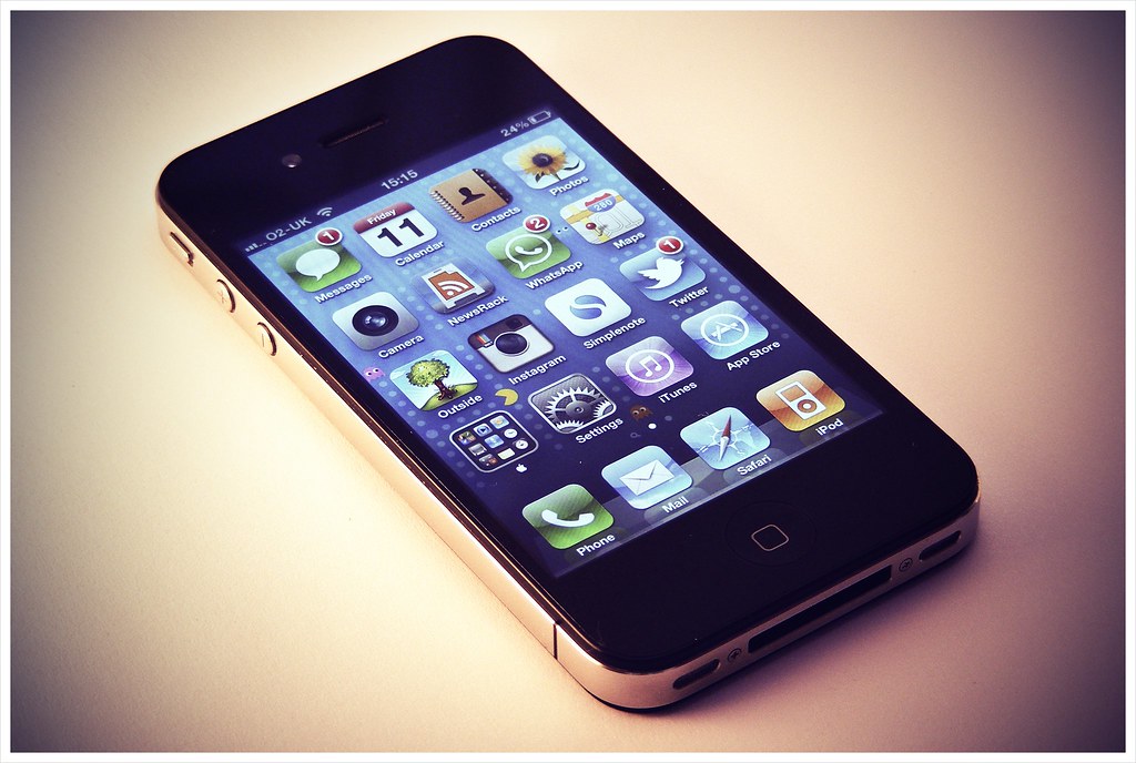 Iphone 4 - HD Wallpaper 