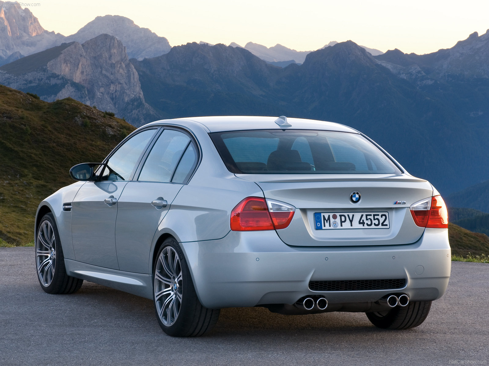 Bmw M3 E90 Sedan Photo - Bmw E90 M3 2008 - HD Wallpaper 
