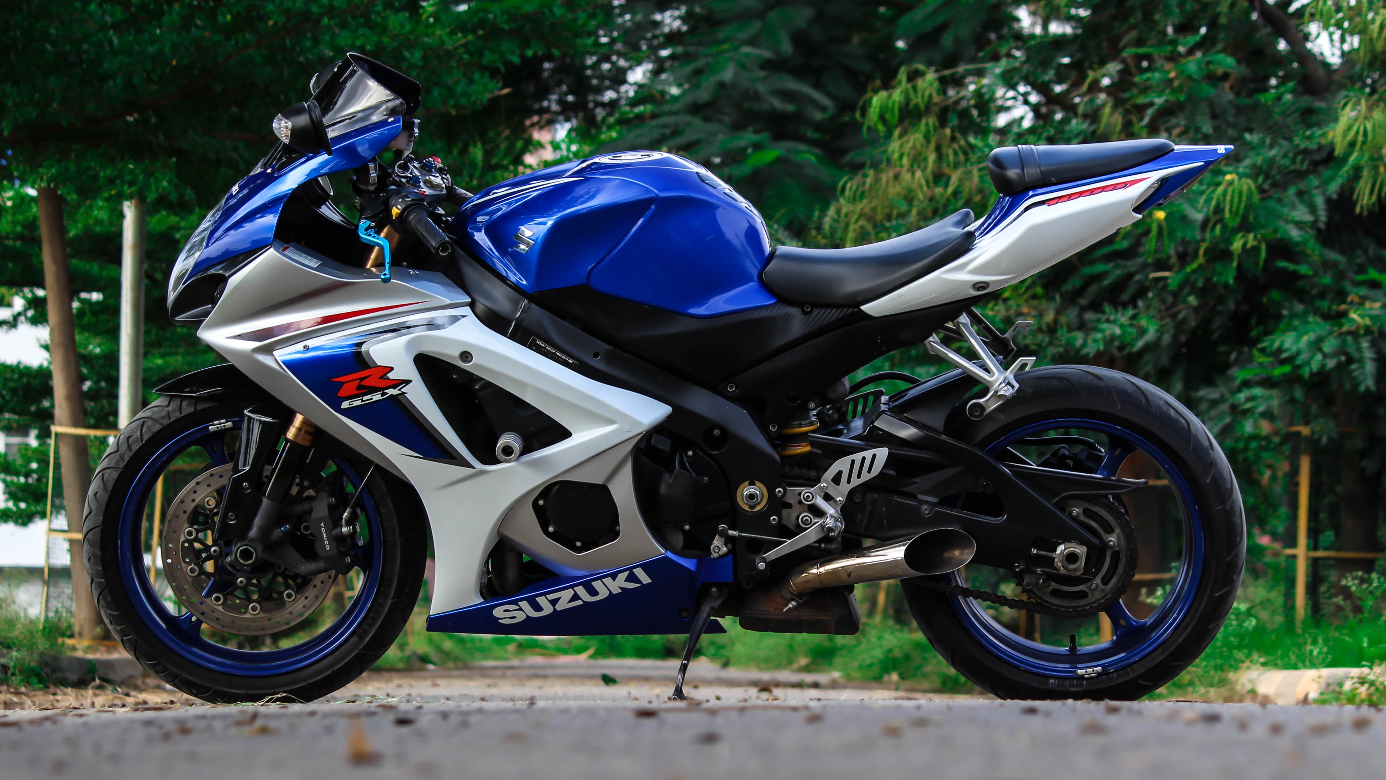 Blue And White Suzuki Bike - HD Wallpaper 