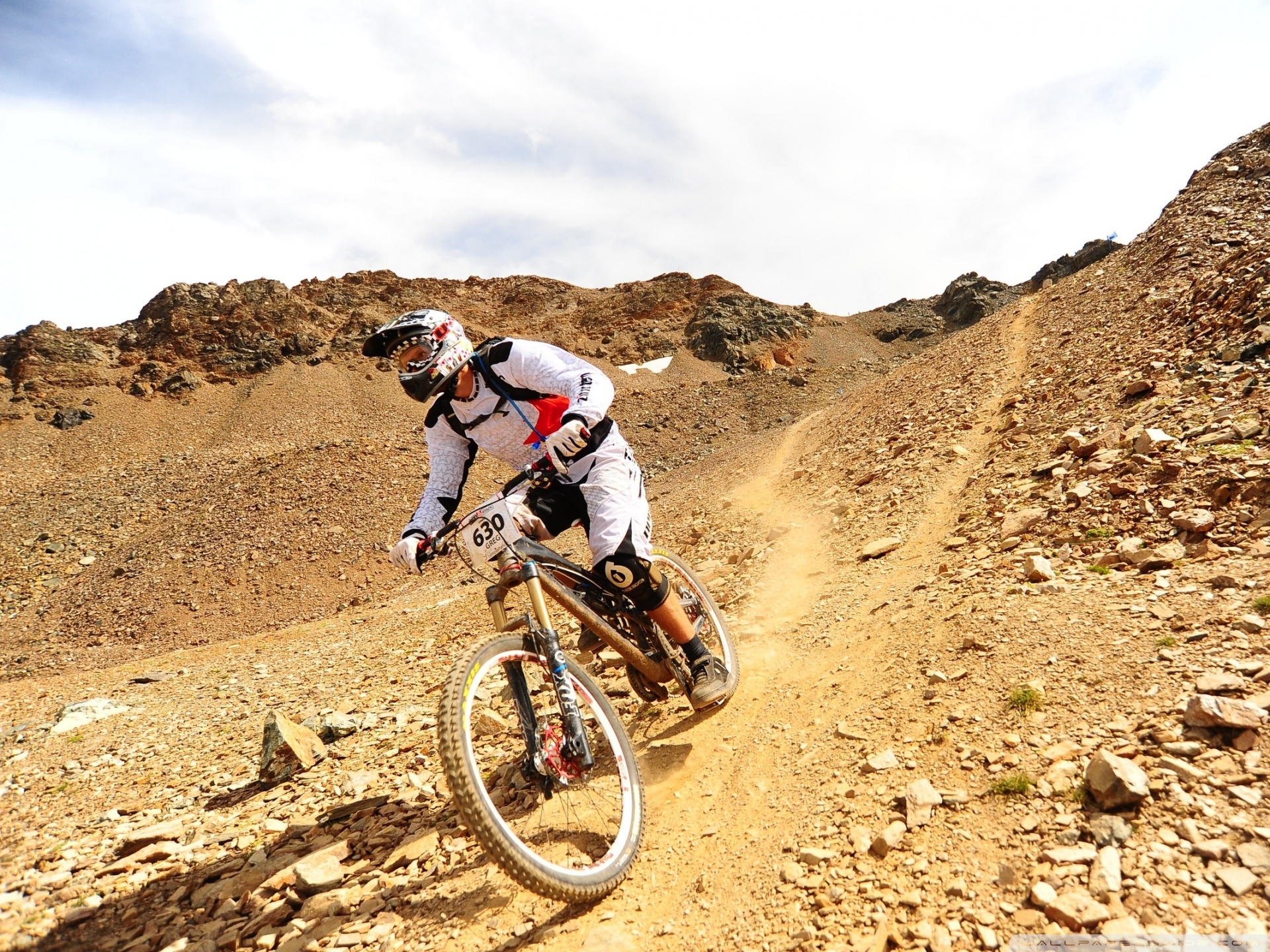 People Mountain Biking Hd - HD Wallpaper 