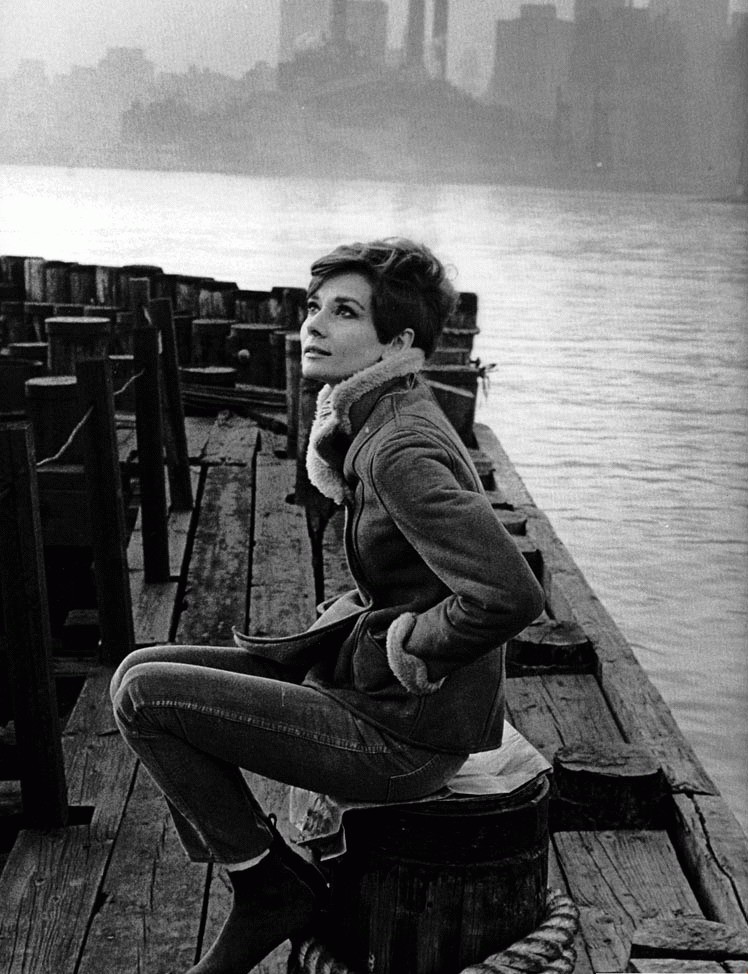 Audrey Hepburn In Nyc - HD Wallpaper 