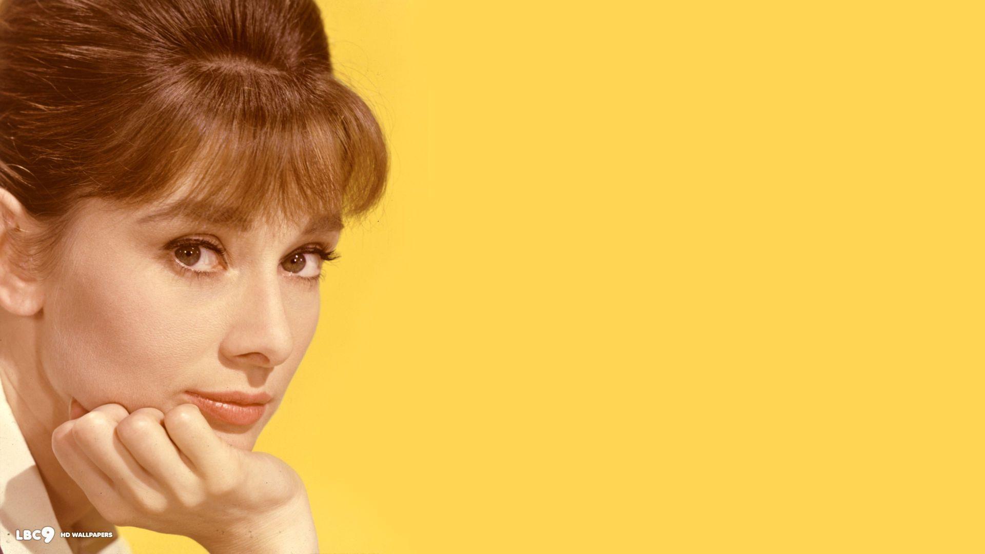 Audrey Hepburn Backgrounds - Breakfast At Tiffany's Desktop Wallpaper Hd - HD Wallpaper 
