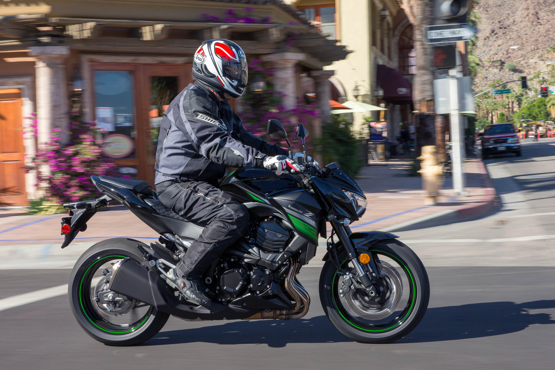 110115middle1 - Z800 Riding - HD Wallpaper 