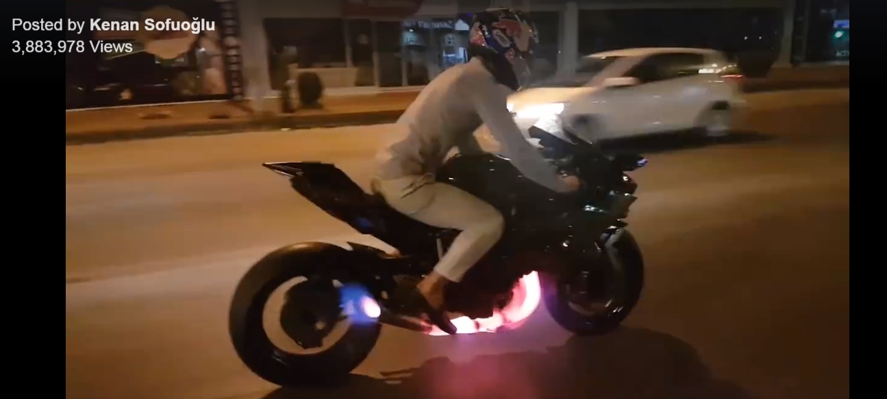 Kawasaki H2r - Splits Flame - - Kawasaki H2r Glowing Exhaust - HD Wallpaper 