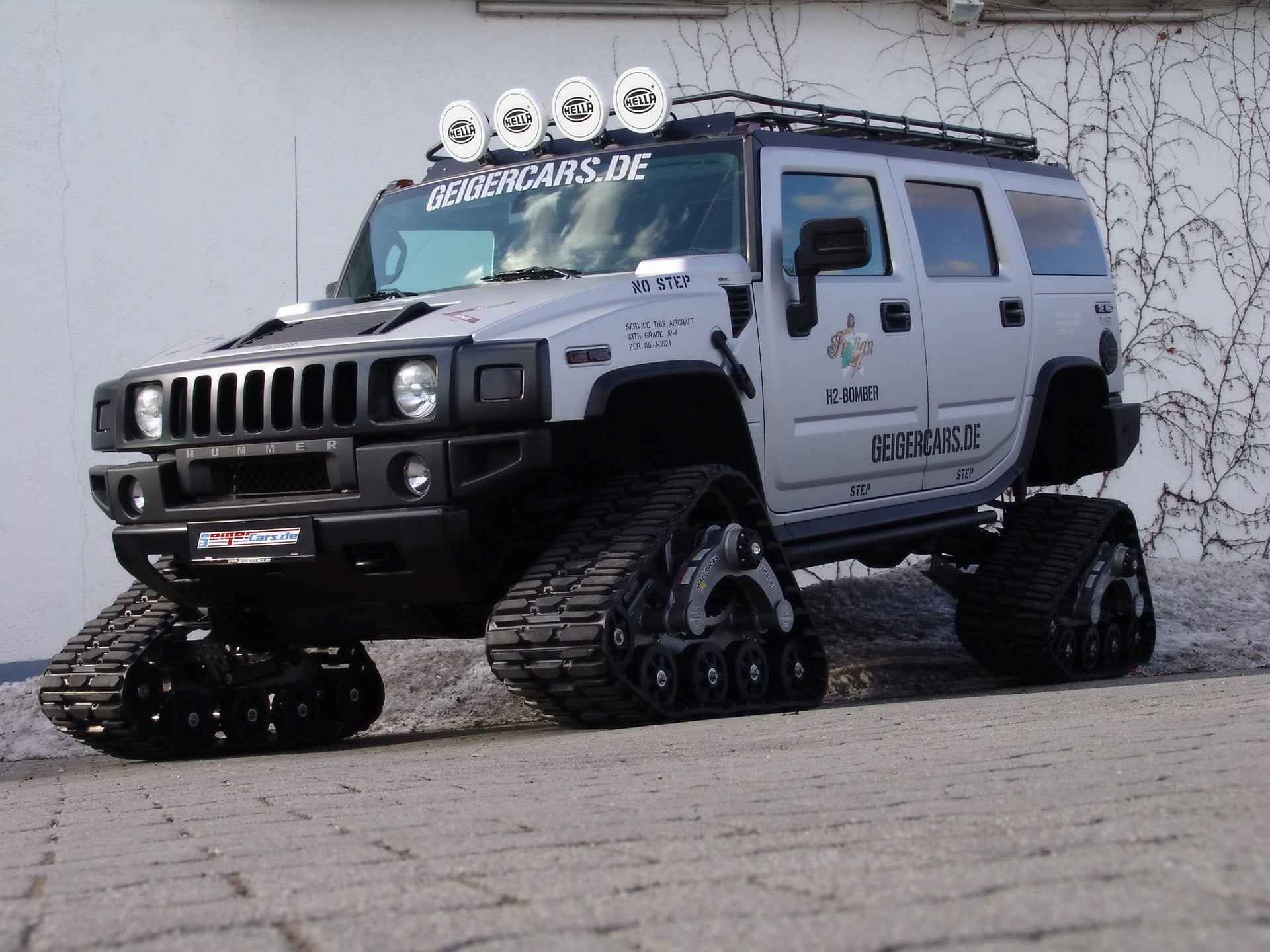 Geiger Hummer - HD Wallpaper 