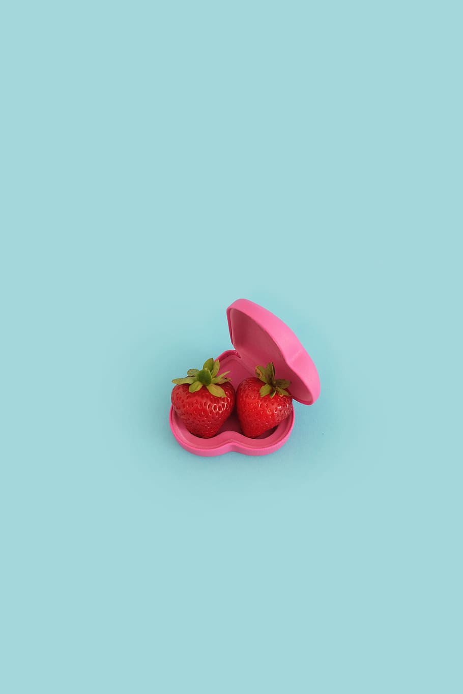 Two Strawberries On Pink Case, Studio Shot, Red, Colored - HD Wallpaper 