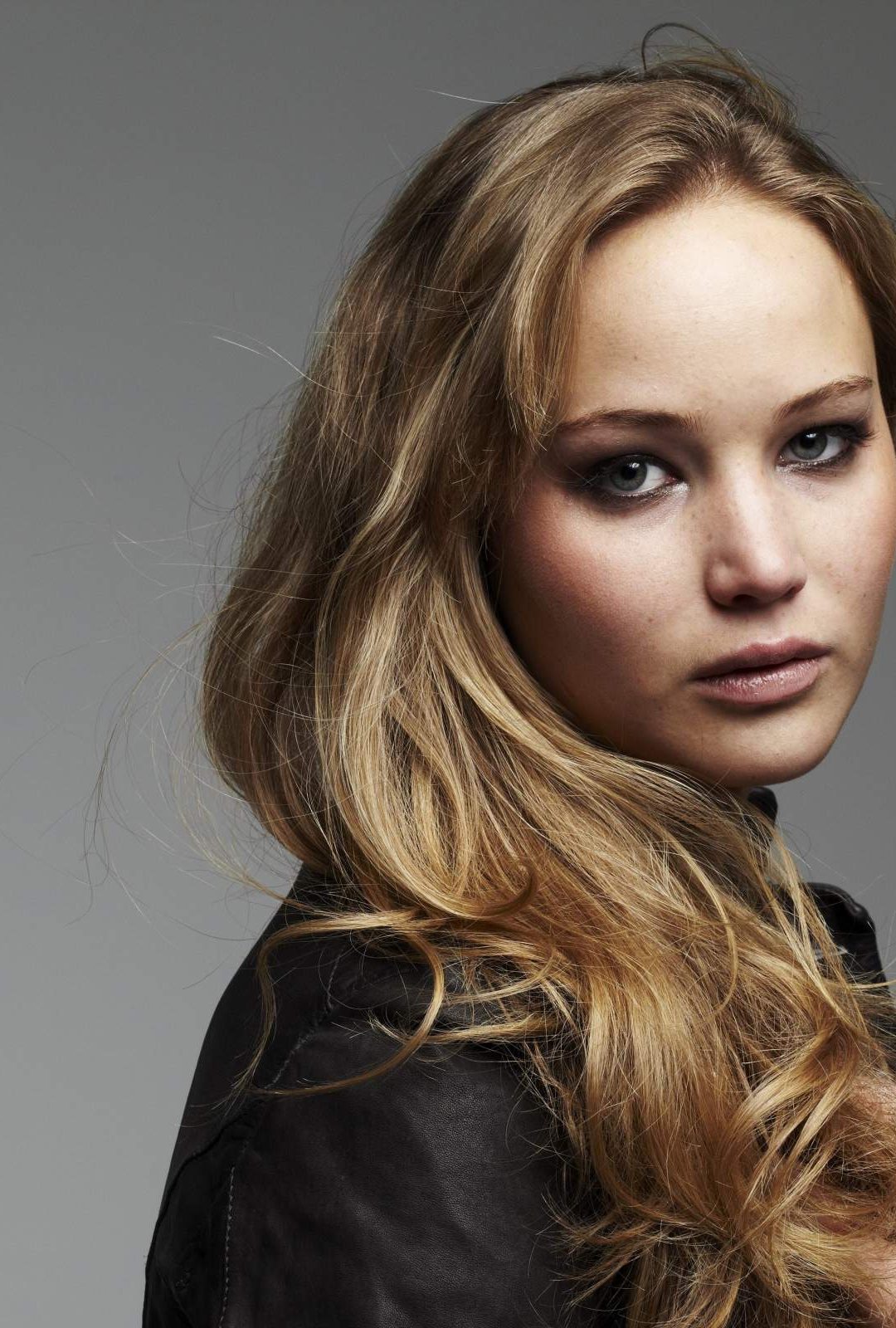 Actress Posing - HD Wallpaper 