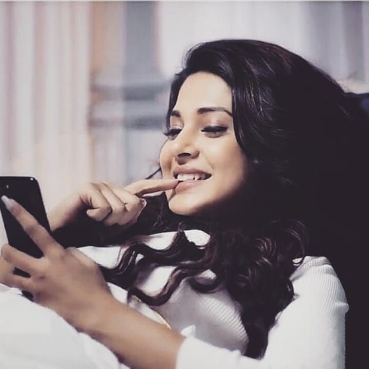 Tujhe Online Dekh Kar - HD Wallpaper 