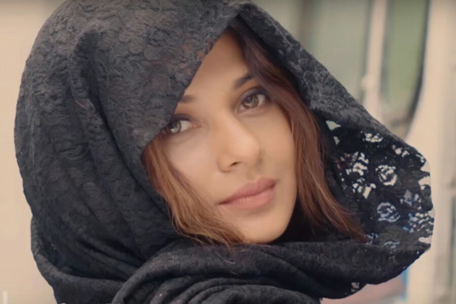 Jennifer Winget Angry Look - HD Wallpaper 