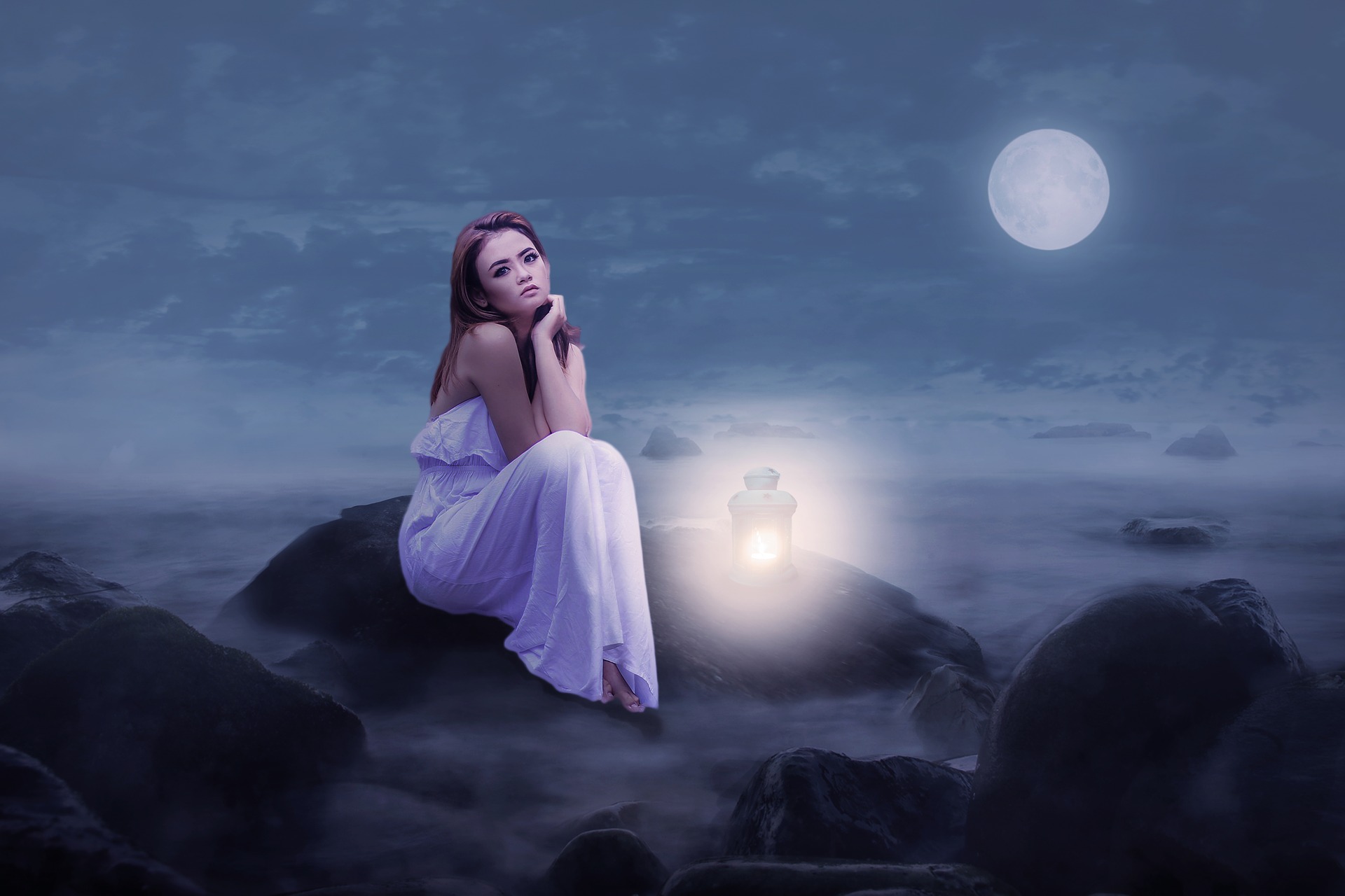 Beautiful Girl And Moon Fantasy Wallpaper - Engel In A Moon - HD Wallpaper 
