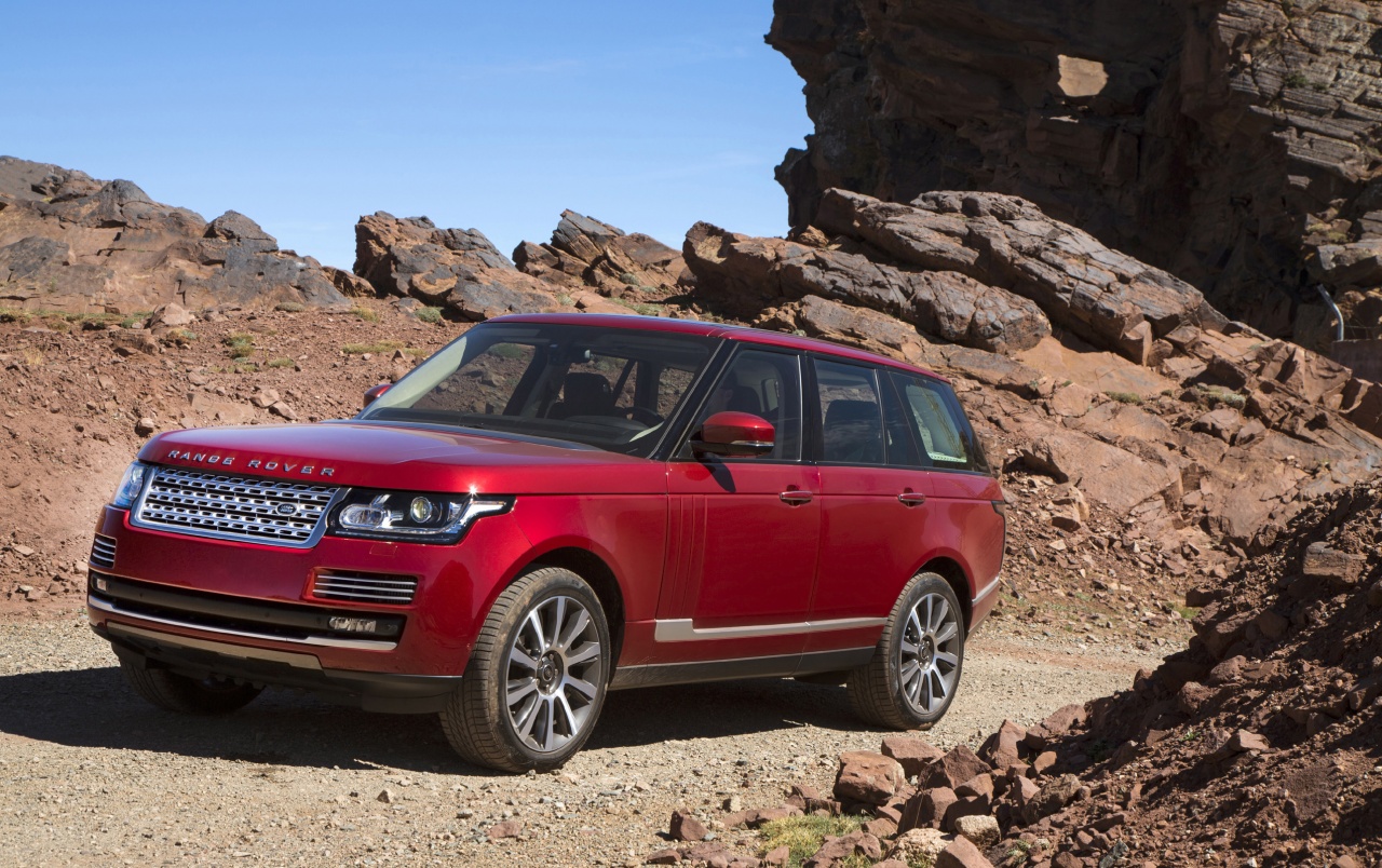 2013 Land Rover Range Rover In Morocco Red Rocks Wallpapers - Land Rover Range Rover Red - HD Wallpaper 
