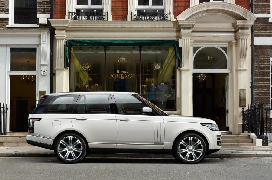 Range Rover Lwb First Drive Review - Range Rover Autobiography Stretch - HD Wallpaper 