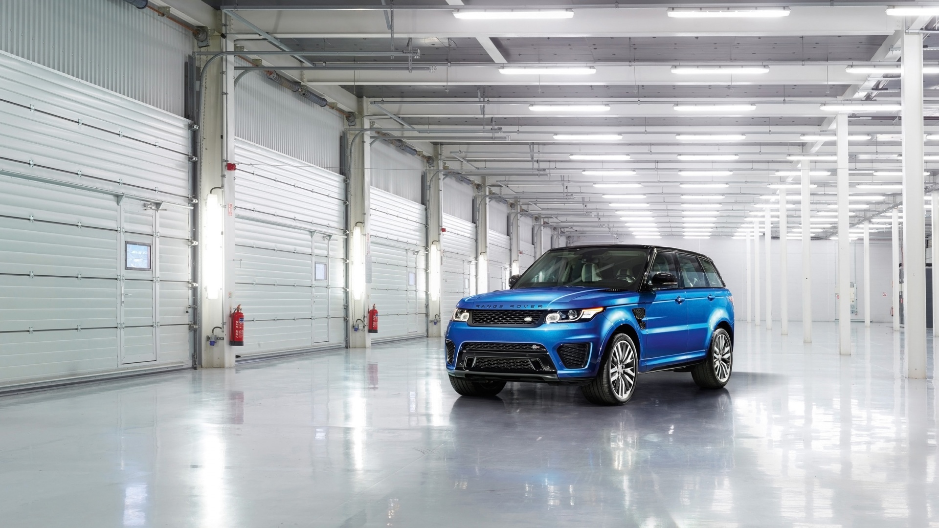 Wallpaper Range Rover Crossover Garage Front View - Background Garage Car Hd - HD Wallpaper 