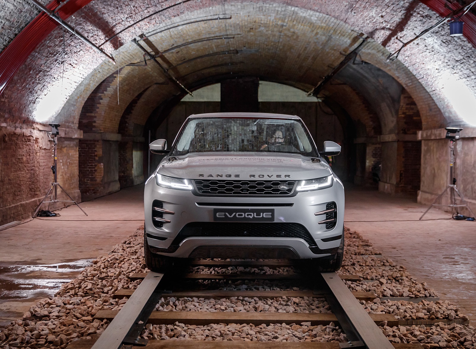 2020 Range Rover Evoque Front Wallpapers - Range Rover Evoque 2019+ - HD Wallpaper 