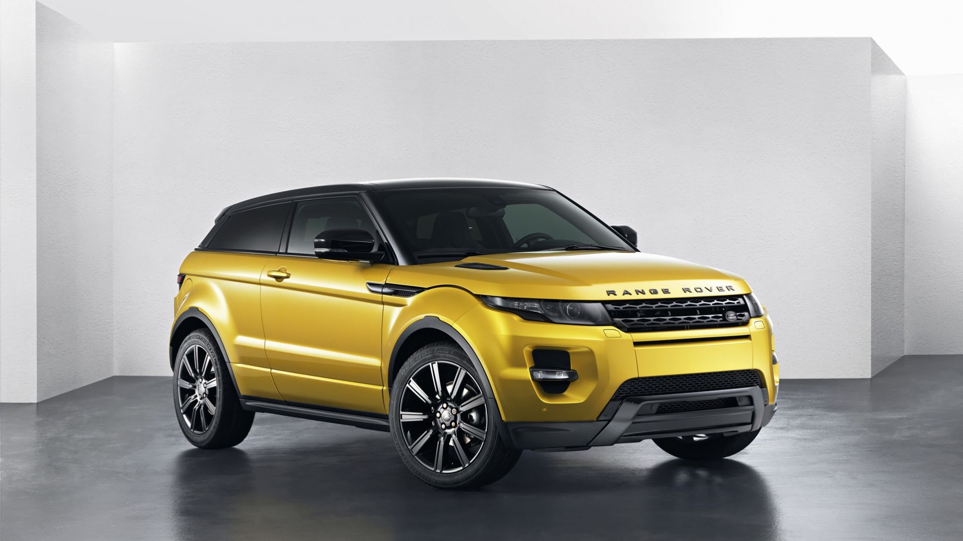 Range Rover Evoque Yellow - HD Wallpaper 