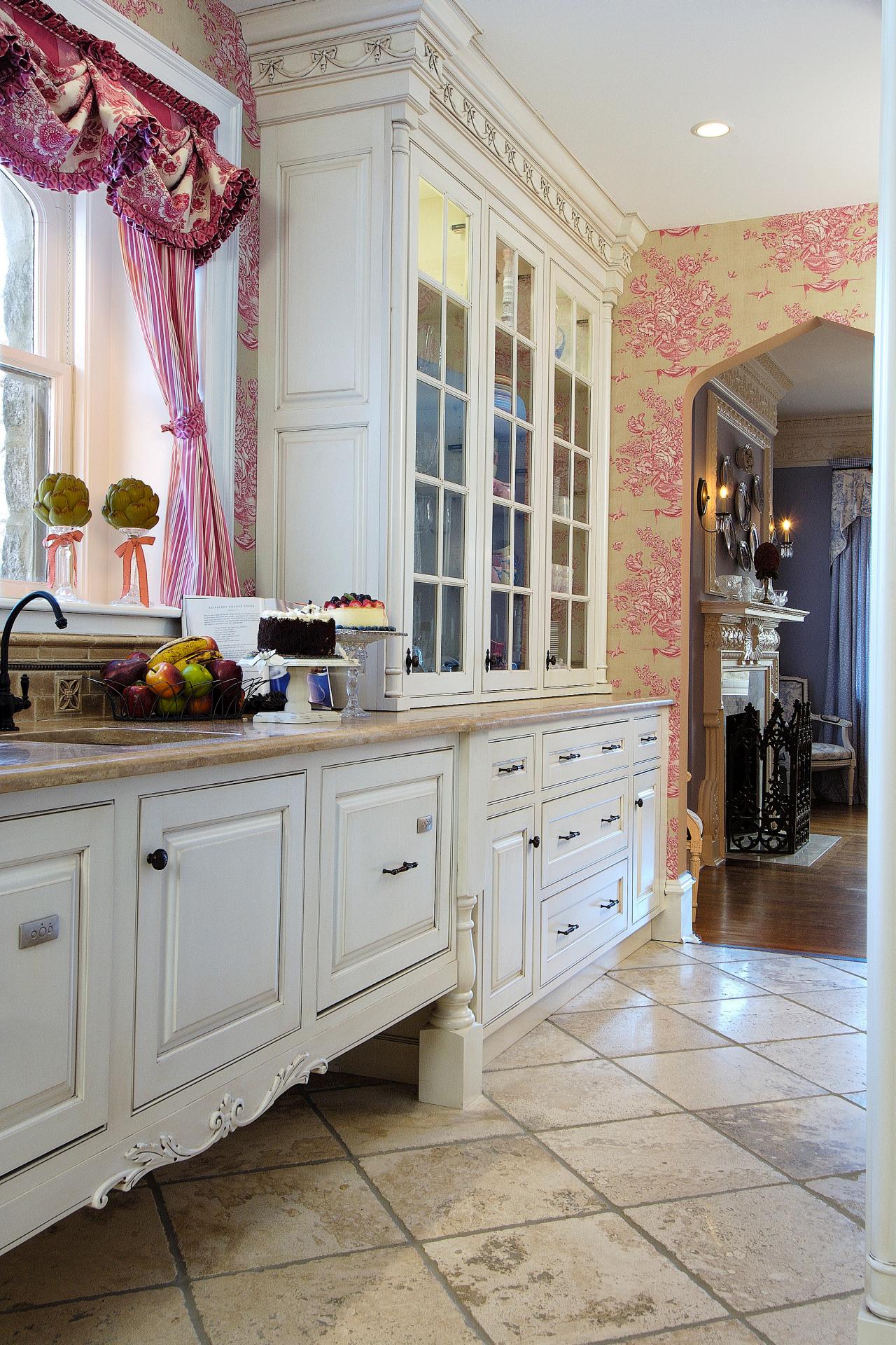 Lovely Feminine Kitchen With Pink Floral Wallpaper - Shabby Chic Kitchen Set - HD Wallpaper 
