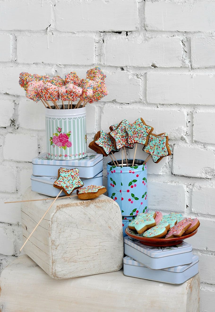 Assorted Candy Lot, Shabby Chic, Gingerbread, Cans, - Shabby Geburtstag - HD Wallpaper 