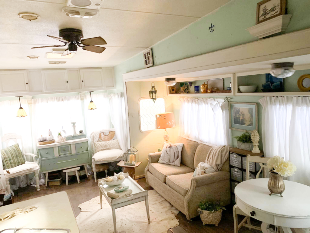 Shabby Chic Farmhouse R V Makeover Interior 2 - Living Room - HD Wallpaper 