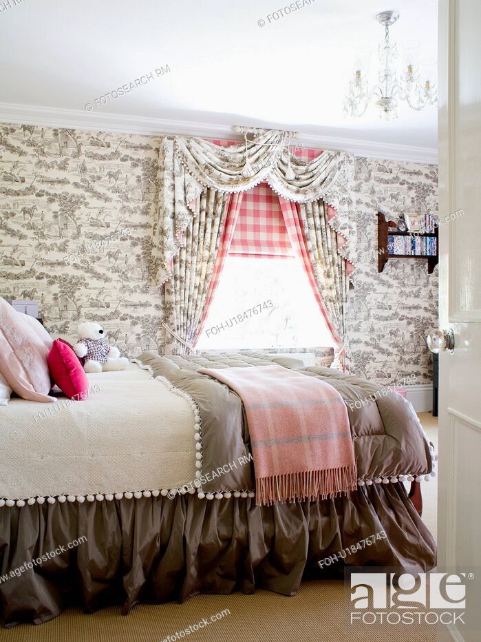 Grey Toile De Jouy Wallpaper And Curtains In Country - HD Wallpaper 