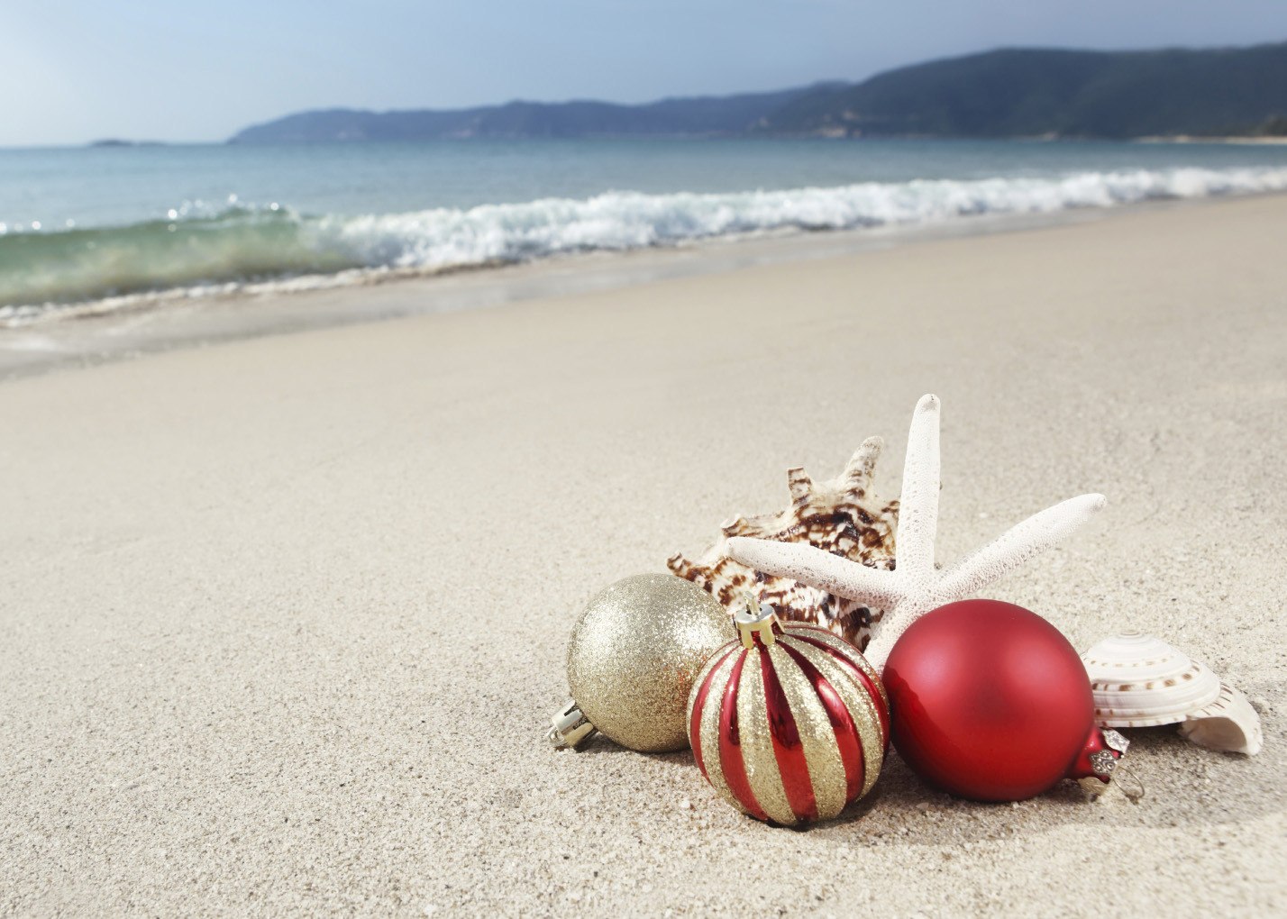 Christmas Beach - HD Wallpaper 