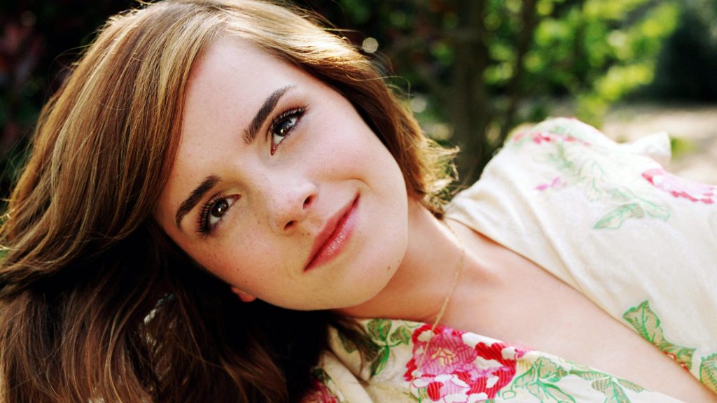 Emma Watson Hollywood Actress Wallpaper Hd For Mobile - HD Wallpaper 