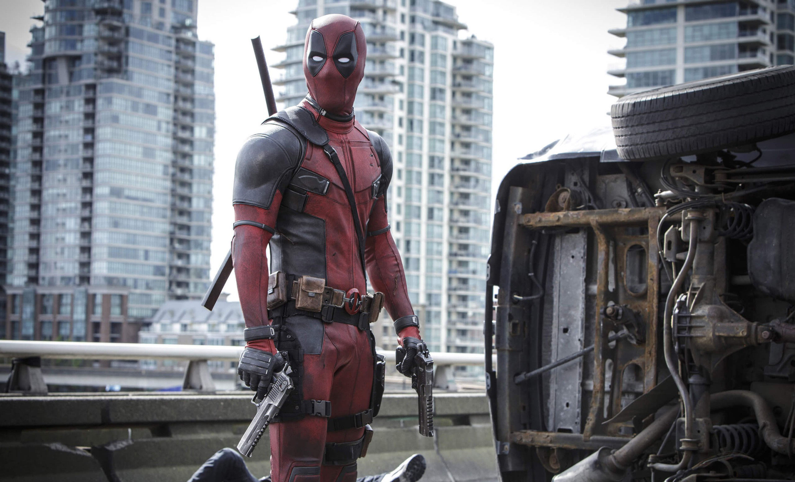 Deadpool Wallpaper Hd Deadpool Comic Con And - Deadpool Wallpaper Movie - HD Wallpaper 