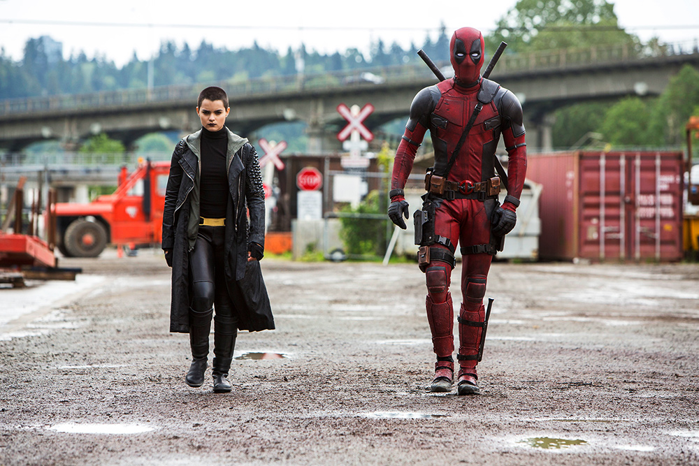 Brianna Hildebrand Deadpool - HD Wallpaper 