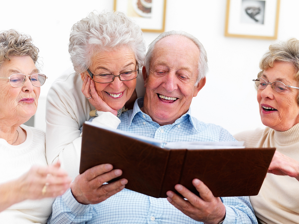 Old People Looking Happy - HD Wallpaper 