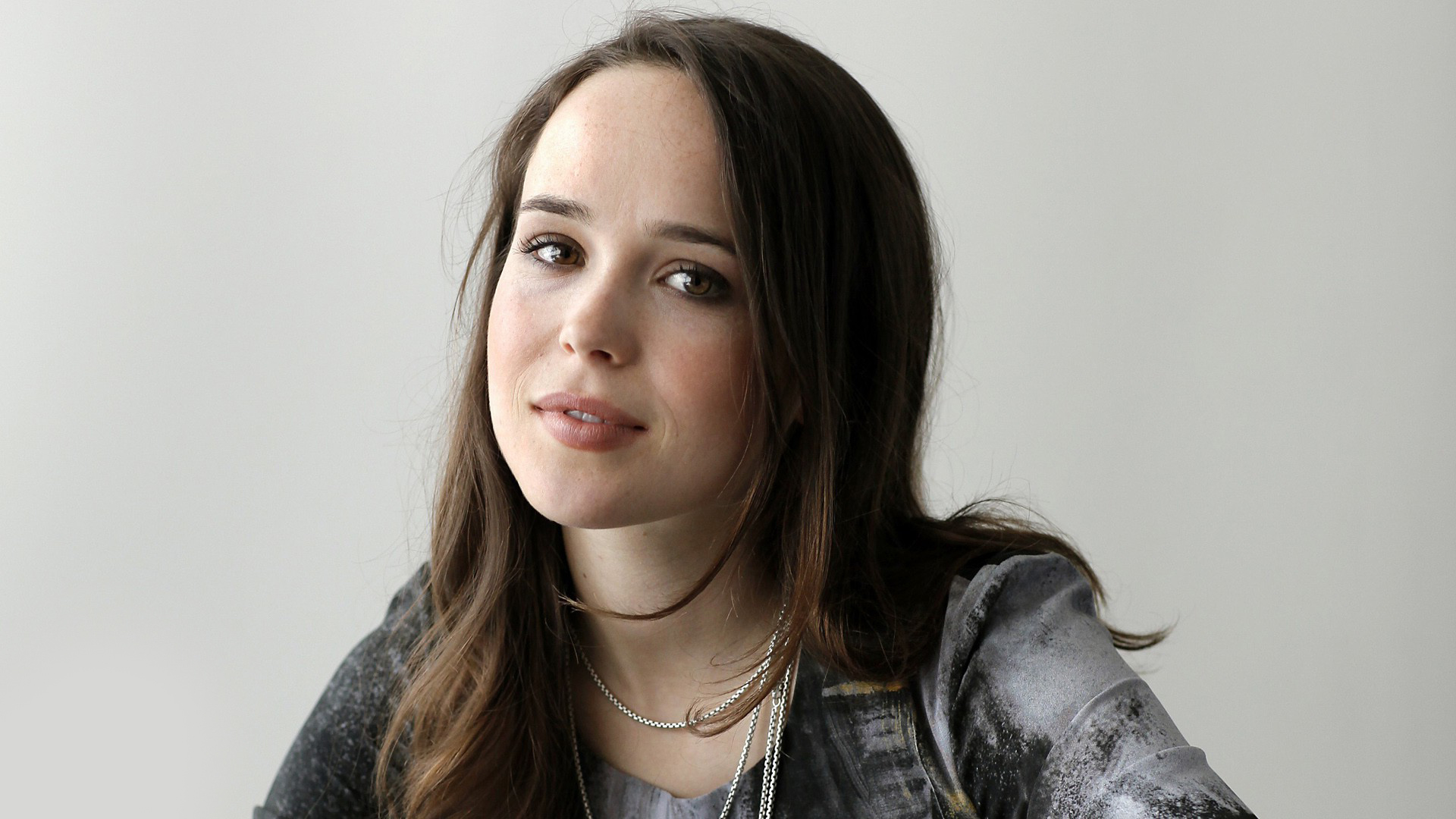 Hq Ellen Page Wallpapers - Ellen Page - HD Wallpaper 
