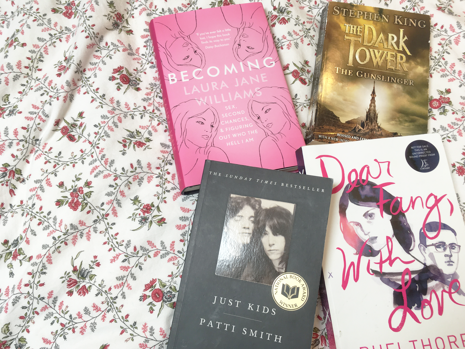 Favourite Books Of - Girl - HD Wallpaper 