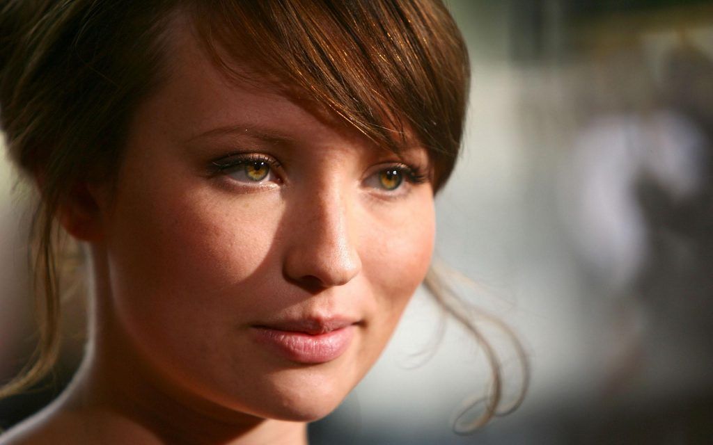 Emily Browning Eyes - HD Wallpaper 