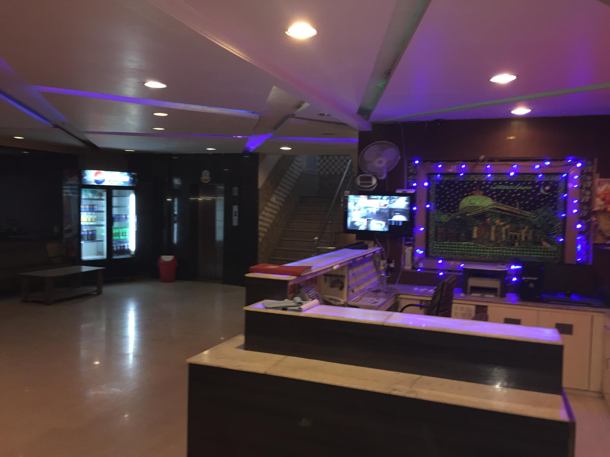 Ceiling Fixture - HD Wallpaper 