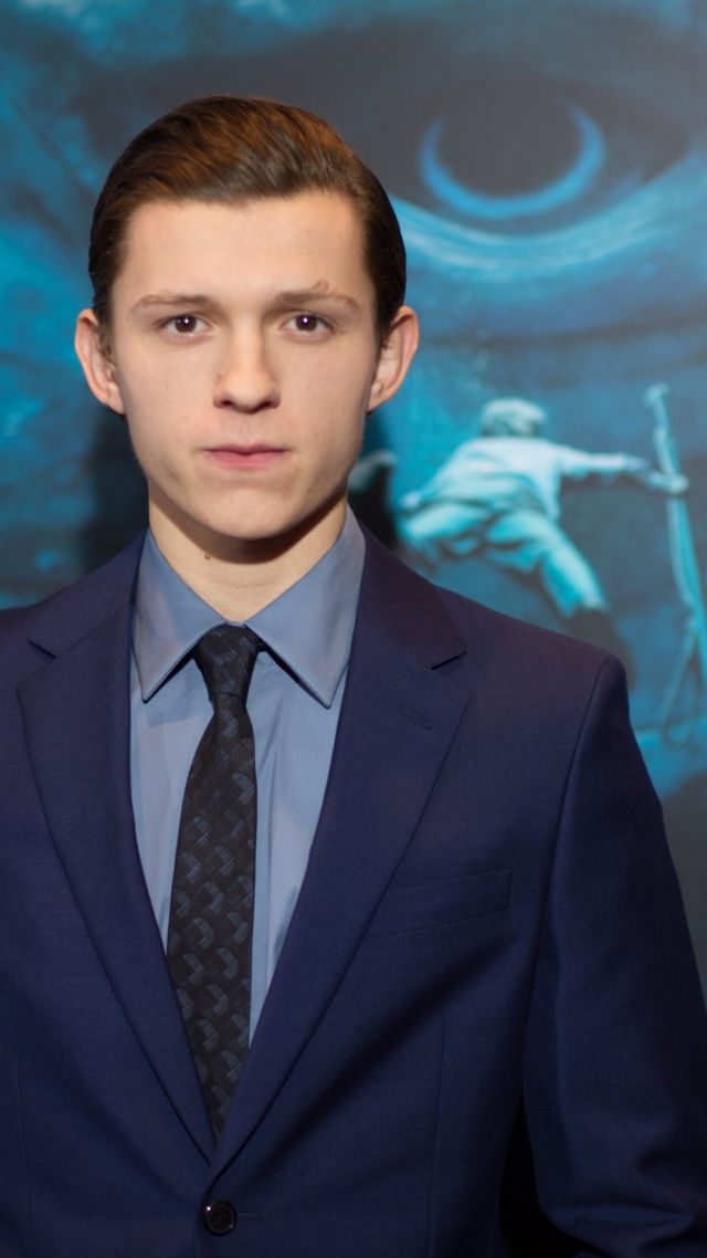 Tom Holland, 4k, Photo - Katherine Waterston The Current War - HD Wallpaper 