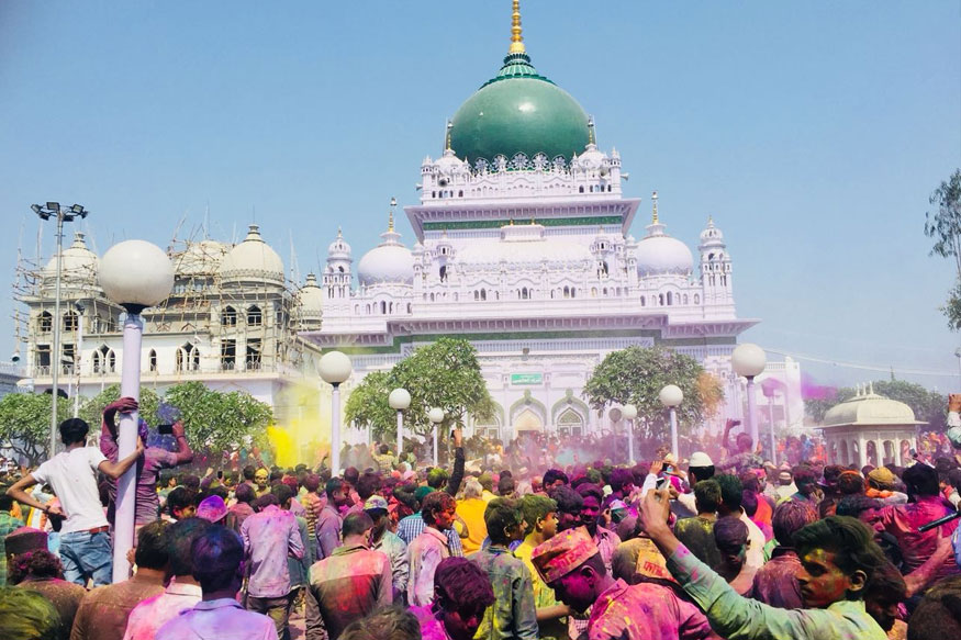 India S Only Sufi Shrine Where Holi Is Celebrated - Waris Ali Shah - HD Wallpaper 