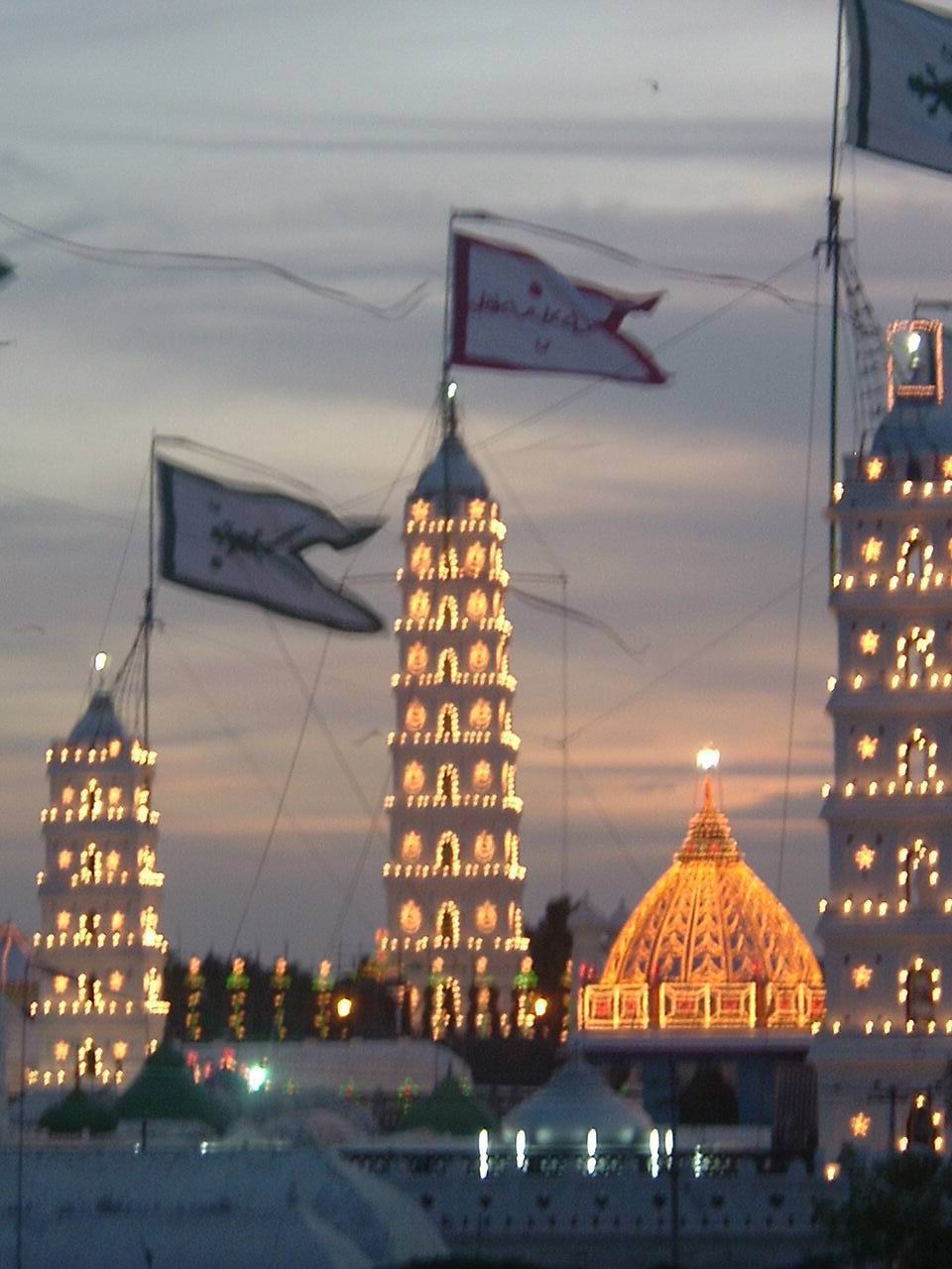 Nagore Dargah Hoisted Flag - Nagore Dargah - HD Wallpaper 