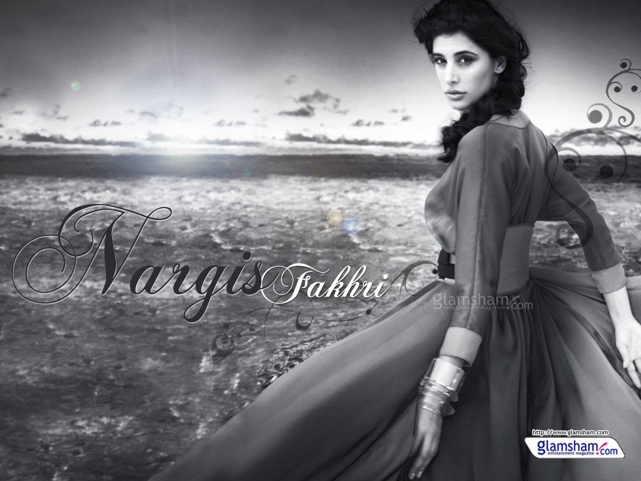 Nargis Fakhri Black And White - HD Wallpaper 