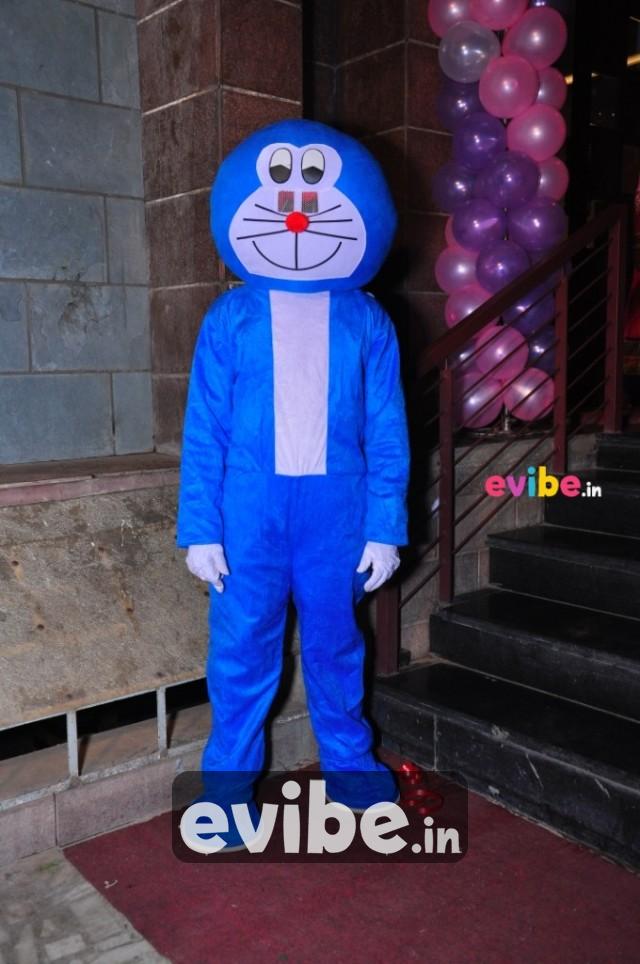 Doraemon Live Cartoon Character In Bangalore - Birthday Party Live Character Doraemon - HD Wallpaper 