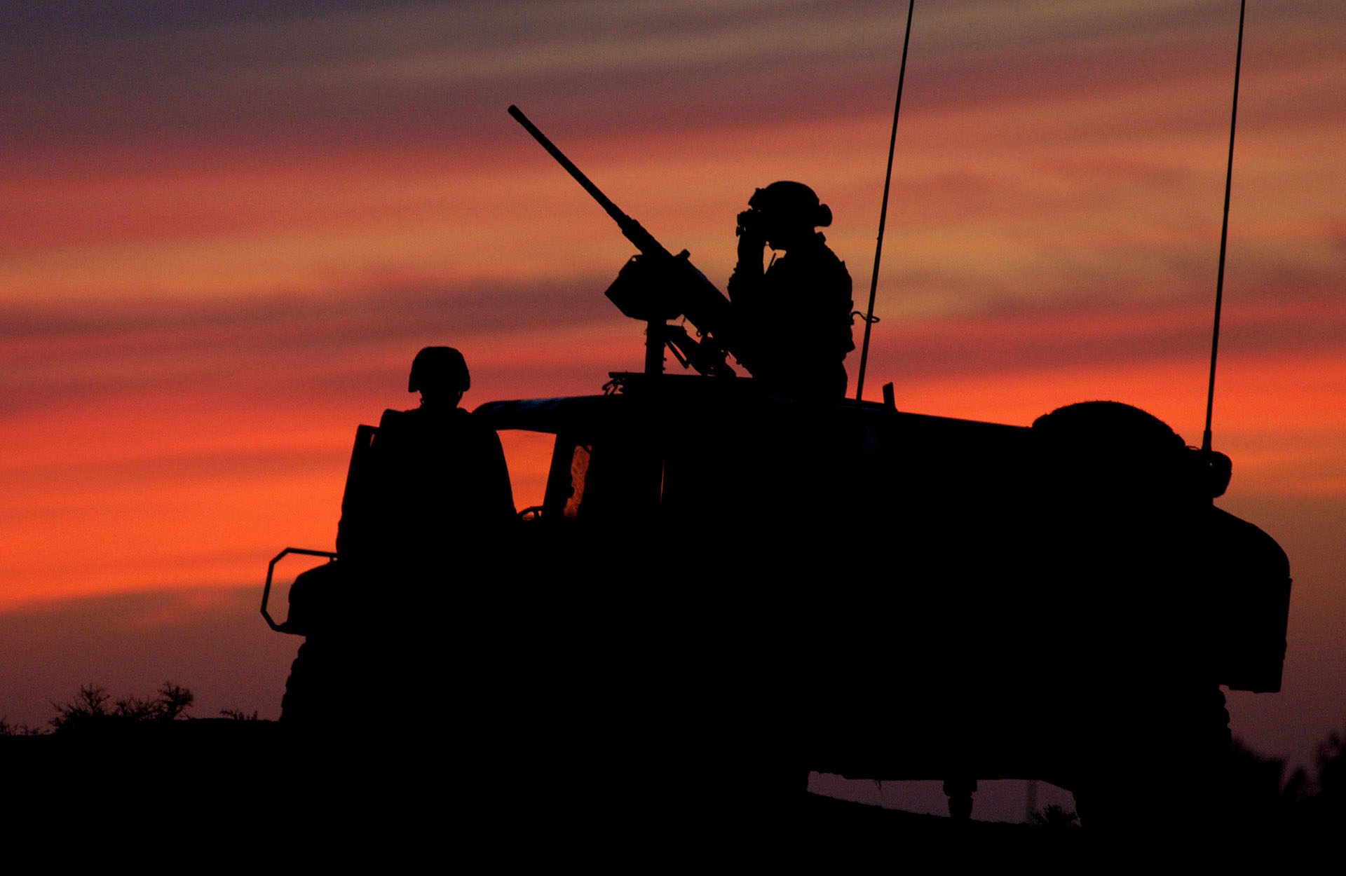 Best Army Silhouetted Wallpapers - Military Silhouette - HD Wallpaper 