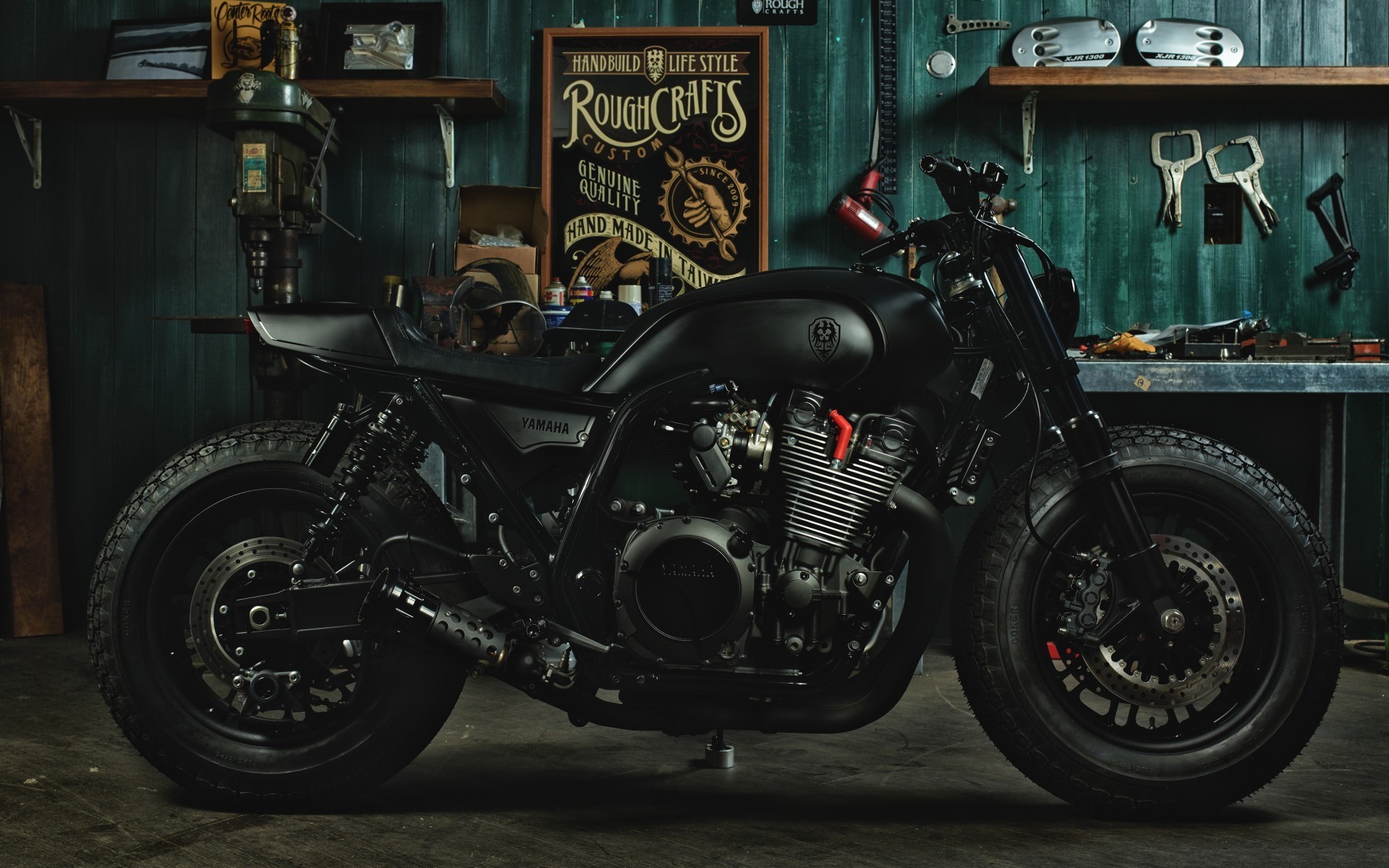 Black Yamaha Sport Bike Wallpaper - Yamaha Yard Built Xjr1300 - HD Wallpaper 
