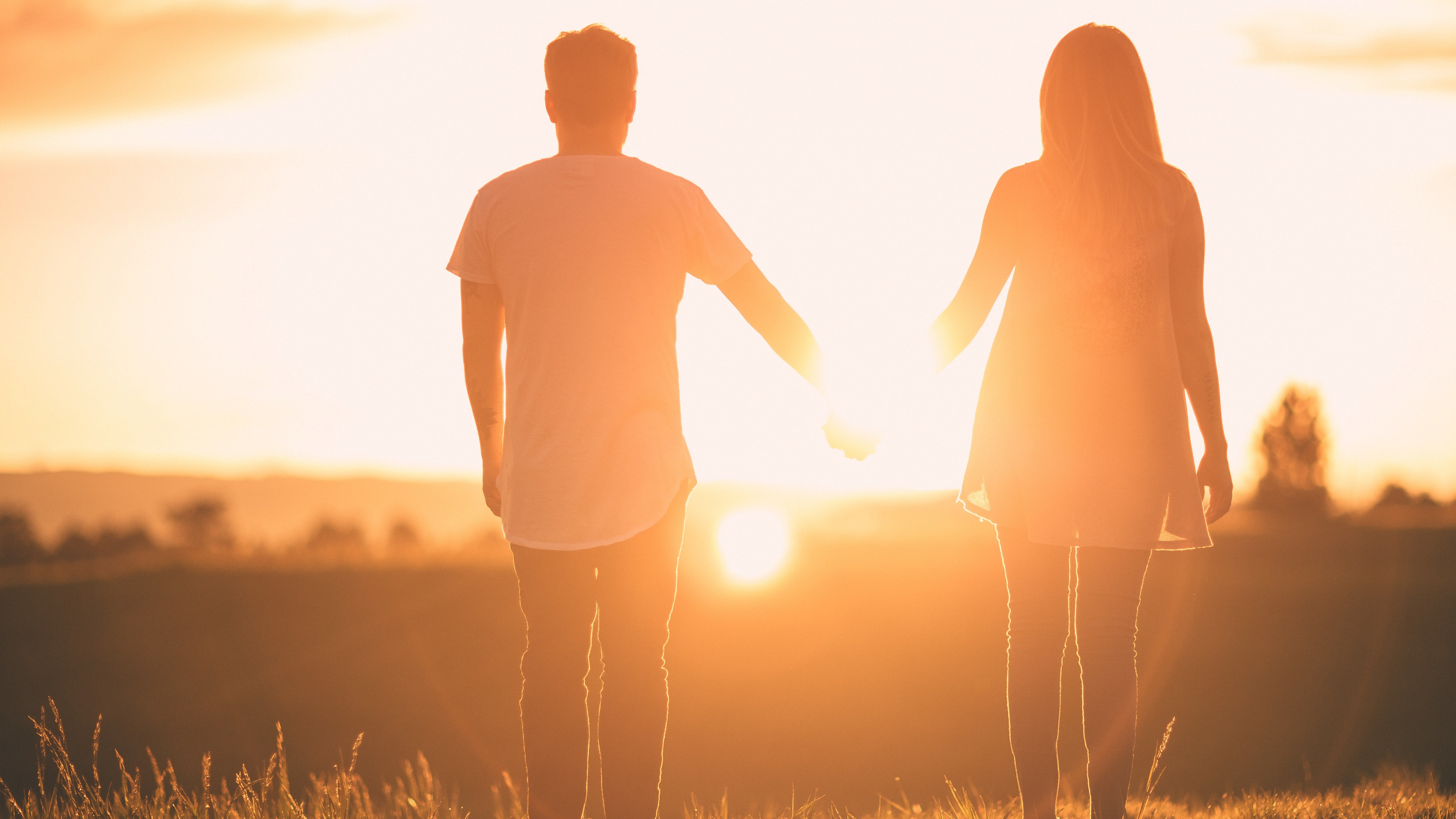 Boyfriend And Girlfriend Holding Hands 5k Romantic Girl Friend And Boy Friend 51x Wallpaper Teahub Io