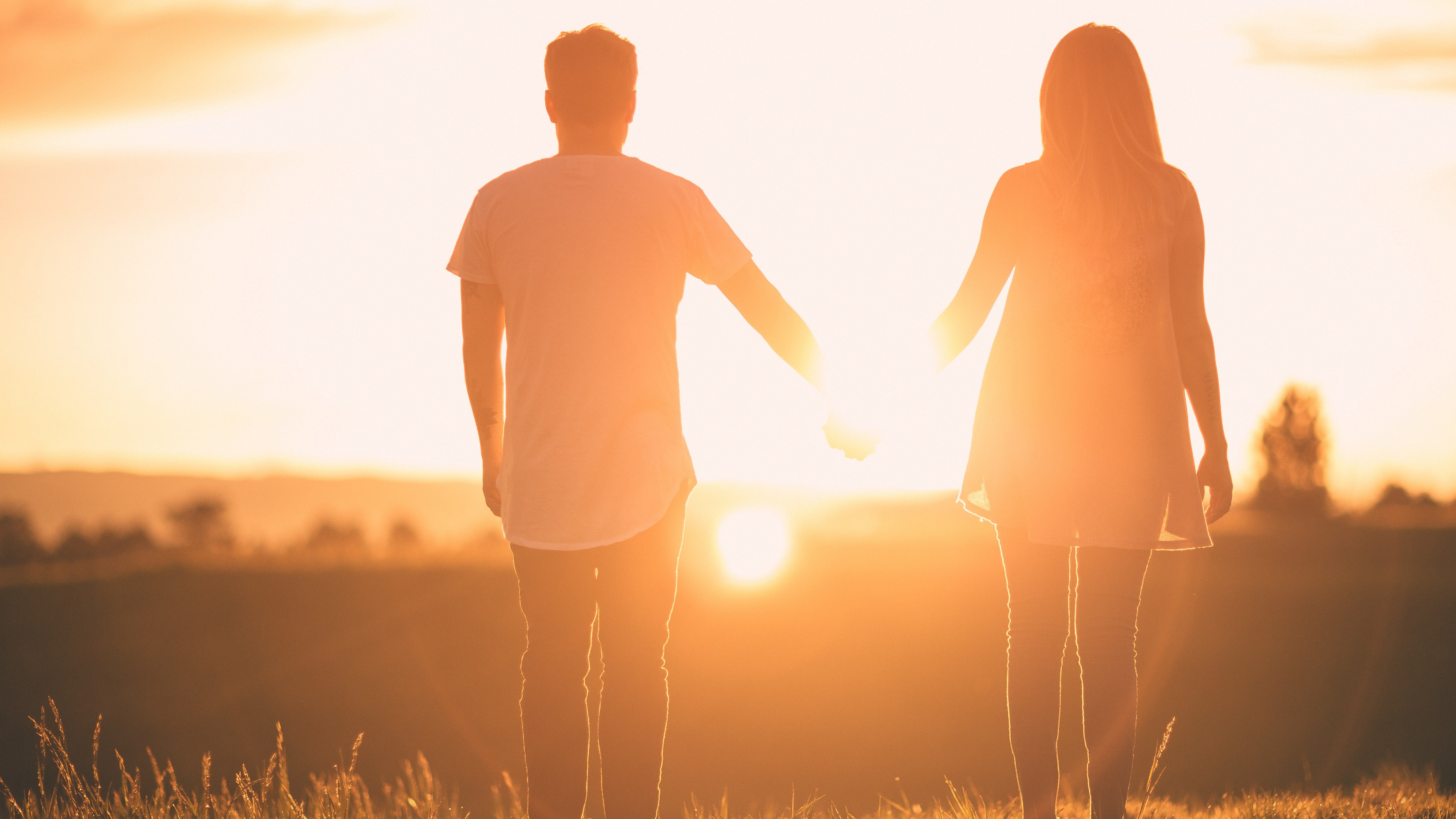 Boyfriend And Girlfriend Holding Hands 5k Romantic - Girl Friend And Boy Friend - HD Wallpaper 